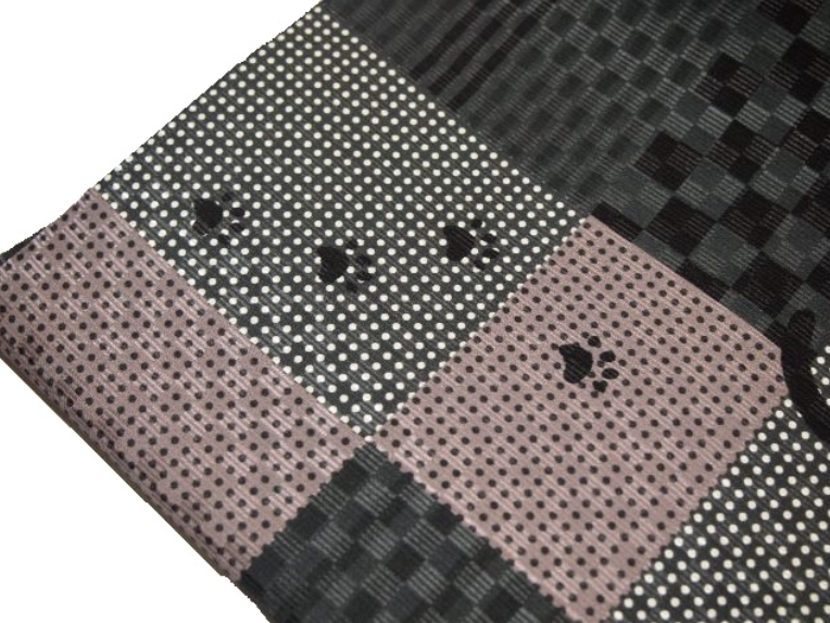 仕立て上がり正絹名古屋帯「黒グレー色の地にネコ(市松地模様)」 | 帯