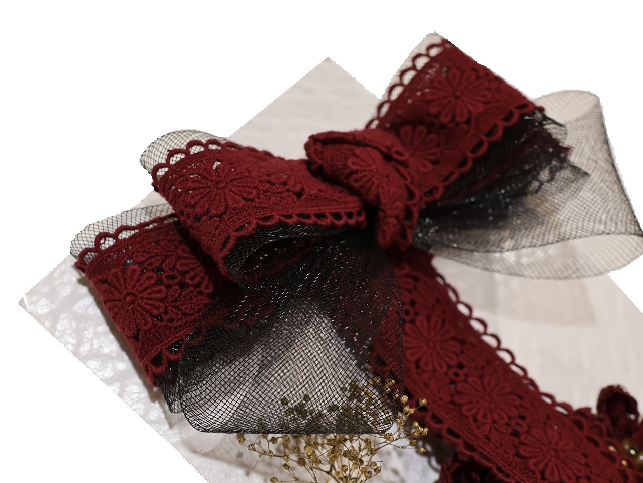 エンジ色と黒色のレース地のリボンと花の髪飾り（大、小4個セット