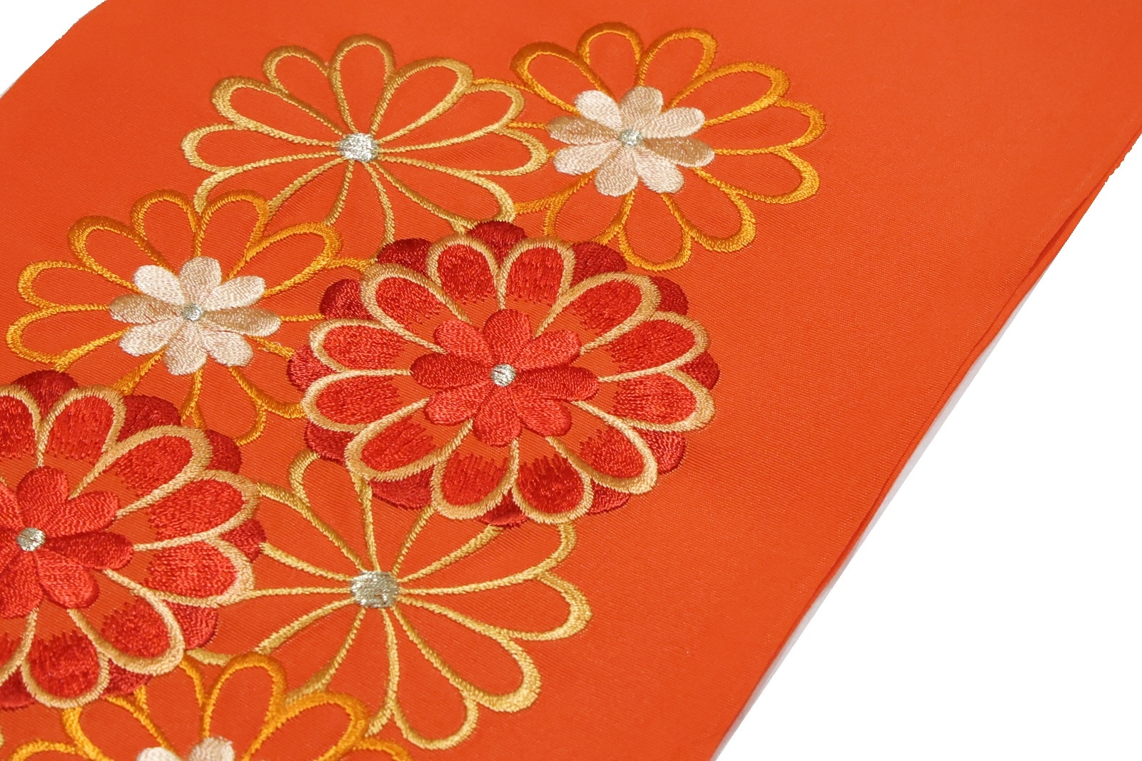 刺繍半衿「オレンジ色の地に赤や黄色の菊づくしの刺繍」 | 半衿、伊達