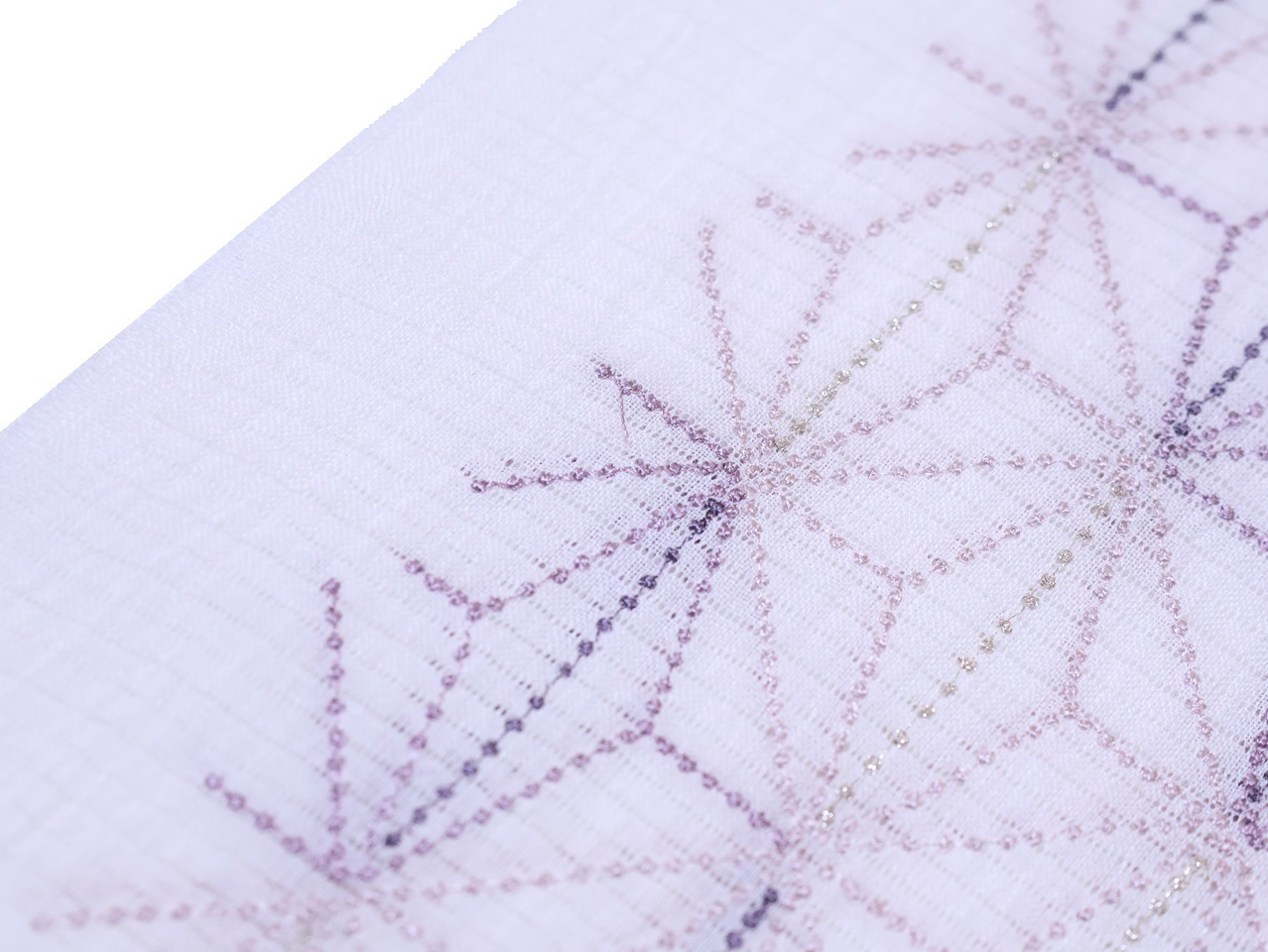 夏物本麻刺繍半衿「白色の地に濃淡の灰紫色の麻の葉刺繍」 | 半衿