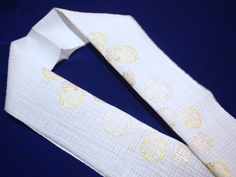 豪華刺繍半襟　 NO22❣白金雪輪柄✨日本製  刺繍半衿＆重衿　0222⑥ NISHIORI 白金 くすみカラーの 刺繍 半衿 豪華 華やか 洋風和柄