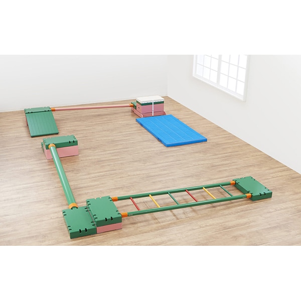 室内 鉄棒、体育体操マット、スケートボードセクション スケボーレール