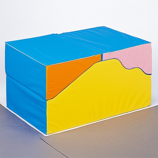 乳幼児のハイハイに お山をハイハイでのぼる・おりるなどが楽しめる ハイランドおやま・3つ折り