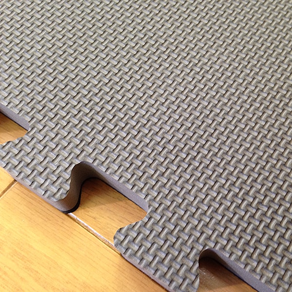 ジョイントマット60x60cm（16枚） すべりどめ 滑り止め サンドバッグ 室内 鉄棒、体育体操マット、スケートボードセクション スケボーレール