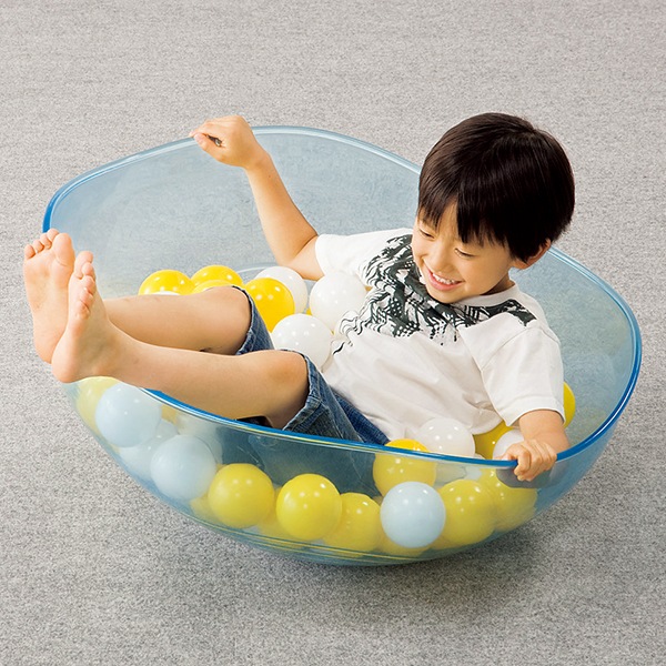 室内 鉄棒、体育体操マット、スケートボードセクション スケボーレール