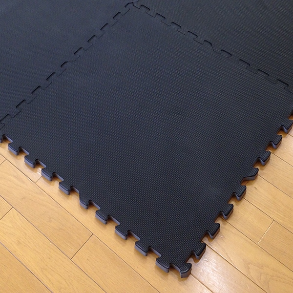 室内 鉄棒、体育体操マット、スケートボードセクション スケボーレール