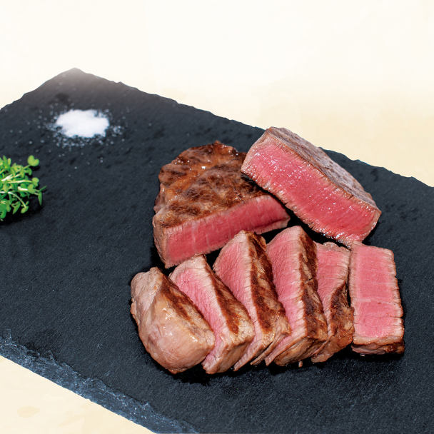 赤城和牛 赤身 霜降り 食べ比べステーキ(香味塩付き)　ヒレステーキ 100g×3枚、サーロインステーキ 300g