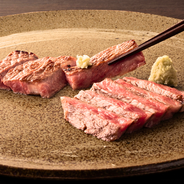 赤城和牛 赤身 霜降り 食べ比べステーキ(香味塩付き)　ヒレステーキ 100g×3枚、サーロインステーキ 300g