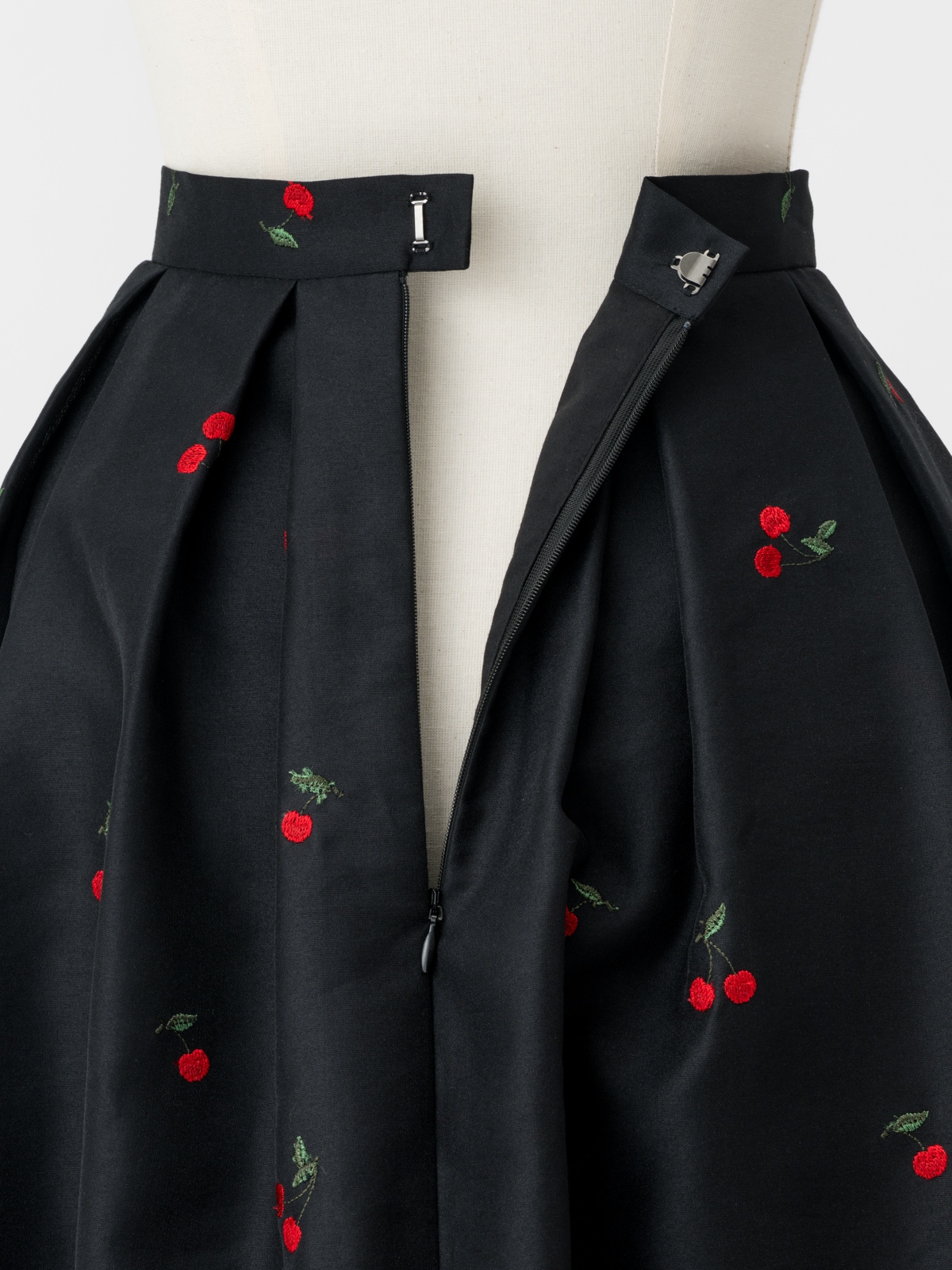 Ariana（CHERRY） | COLLECTION,2026 SUMMER COLLECTION | TSURU By