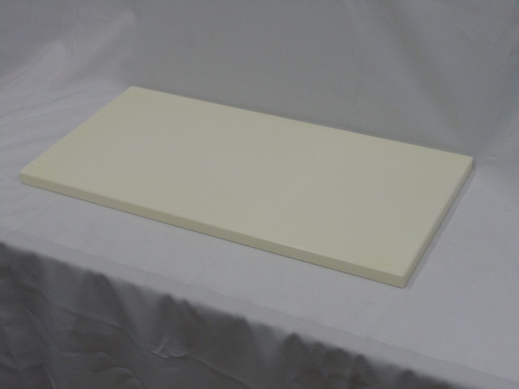 プラスチックまな板　７５×３３×厚さ２センチ