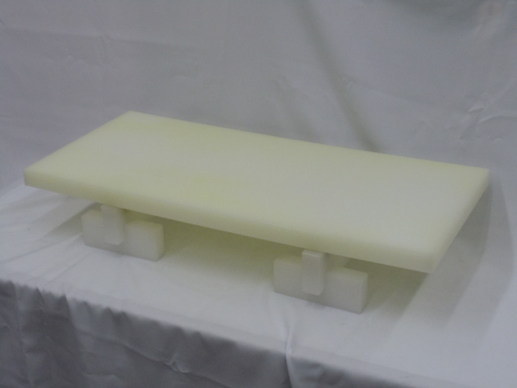 プラスチックまな板　７５×３３×厚さ３センチ　馬セット