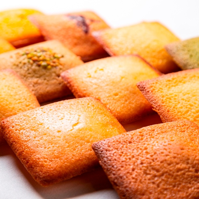 【お洒落な黒の缶入り】お任せランダムアソート《4個入り》