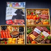 【送料無料】おせち 2026  和洋中 三段重 3〜4人前 37品 牛たん真空パック3枚付き 利久 牛たん炭焼き 豪華(12月30日お届け)|おせち特集|用途から探す