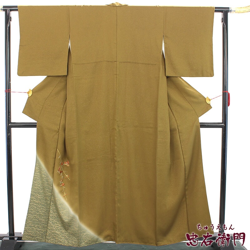 【50%OFF|えびす講セール|期間限定】【中古】 付下げ レディース 正絹 ゴールド ブラウン 刺繍 蝶々 身丈163.5cm 裄丈65cm 仕立て上がり着物 フォーマル リユース着物 リサイクル着物 10時までのご注文で即日発送