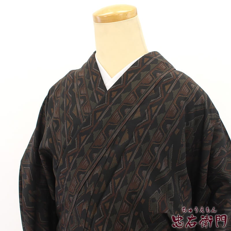 紬 つむぎ着物 レディース 正絹 黒 茶 幾何学文様 身丈162.5cm 裄丈