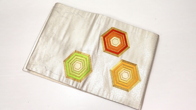 【50%OFF|えびす講セール|期間限定】【中古】 九寸名古屋帯 正絹/シルク シルバー 【状態悪い】リメイク用として部品取りや、一部分を利用したり裂き織の材料、 【状態悪い】 リメイク用 リュース リサイクル【返品・キャンセル不可・電話注文不可】