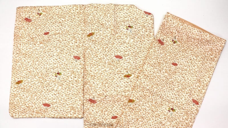 【50%OFF|えびす講セール|期間限定】【中古】 小紋 総柄 着物 交織/化繊 ホワイト 変色等 裏地あり 袷せ 変色等 リメイク用 リュース リサイクル【返品・キャンセル不可・電話注文不可】