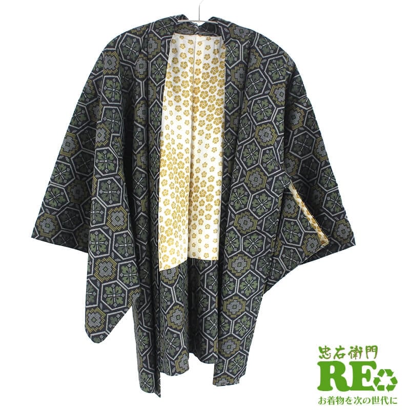 【お買い得|値下げ】リサイクル着物 リサイクル 紬羽織 羽織 レディース 交織 黒 亀甲花菱 仕立て上がり着物 リメイク向き 着用不向き 返品・キャンセル不可 即日発送 【中古】