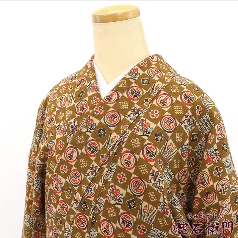 【価格見直し宣言】リサイクル着物 リサイクル 小紋 レディース 正絹 マスタード 縮緬 市松 紅型 身丈160cm 裄丈63cm 仕立て上がり着物 カジュアル【中古】 あす楽対応