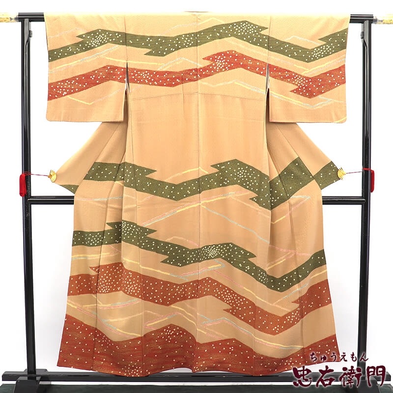 【20倍ポイント|歳末大還元祭】【中古】 訪問着 フォーマル レディース 正絹 薄茶 部分絞り 松皮菱 身丈157cm 裄丈64.5cm 仕立て上がり着物 リユース着物 リサイクル着物 送料無料 10時までのご注文で即日発送