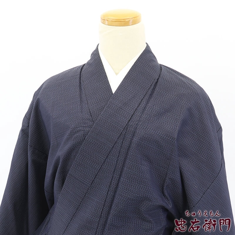 中古】 男着物 大島紬 紬着物 単品 メンズ 正絹 紺 身丈140cm 裄