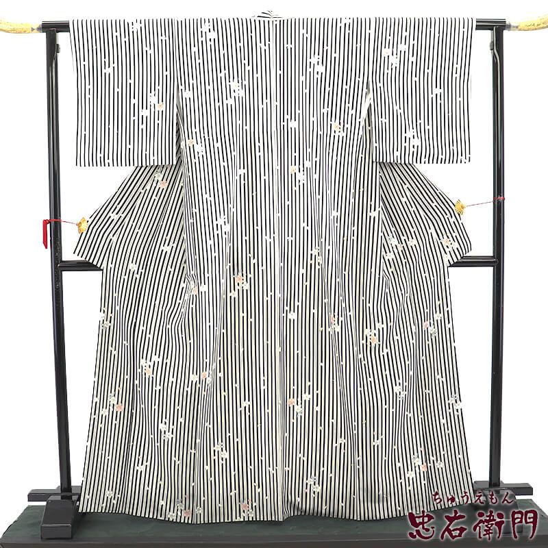 【中古】 小紋 小紋着物 化繊着物 レディース 化繊 白 黒 縞 桜 身丈168cm 裄丈67cm 仕立て上がり着物 高島屋 リサイクル着物 送料無料 即日発送