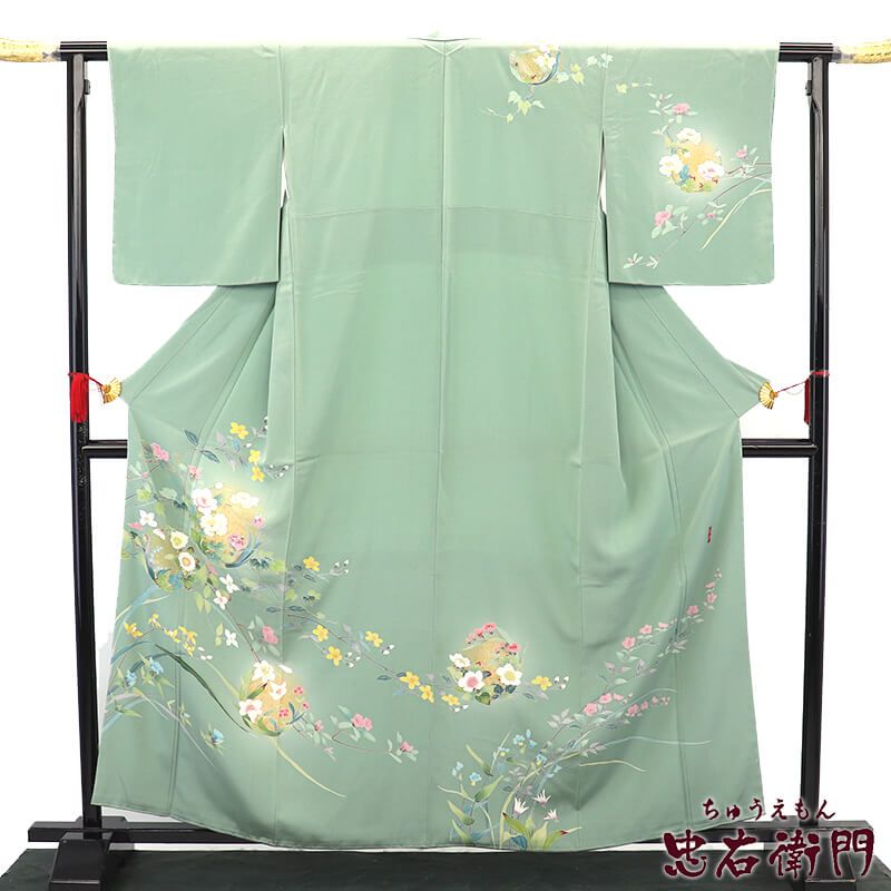 【中古】 手描き訪問着 落款 仕付け糸付 袷 レディース 正絹 薄緑 上品 花柄 身丈163cm 裄丈65cm フォーマル Mサイズ相当 リサイクル着物 リユース着物 中古着物 送料無料 即日発送