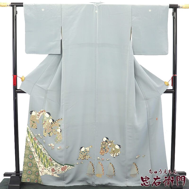 【中古】 色留袖 三つ紋 丸に根笹 袷 レディース 正絹 灰水色 童子 楽器 落款 身丈171cm 裄丈66cm 結婚式 式典 M〜Lサイズ相当 リサイクル着物 リユース着物 中古着物 送料無料 即日発送