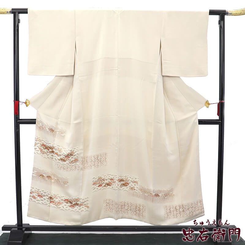 【中古】 色留袖 訪問着仕立て 一つ紋 違い鷹の羽 袷 レディース 正絹 白ベージュ 松 竹 笹 身丈154cm 裄丈64cm 結婚式 入学式 卒業式 Sサイズ相当 リサイクル着物 リユース着物 中古着物 送料無料 即日発送