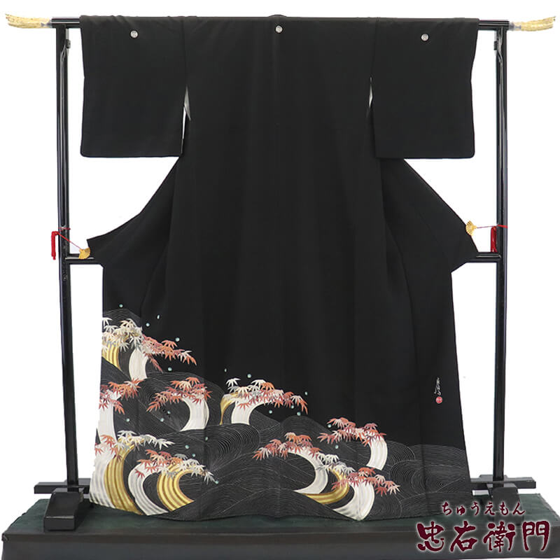 【中古】 黒留袖 販売 単品 礼装 着物 和装 フォーマル 正絹 黒 丸に五三の桐 波文に笹 落款 身丈169.5cm 裄丈65.5cm 結婚式 母親 M~Lサイズ相当 リサイクル着物 リユース着物 中古着物 送料無料 即日発送