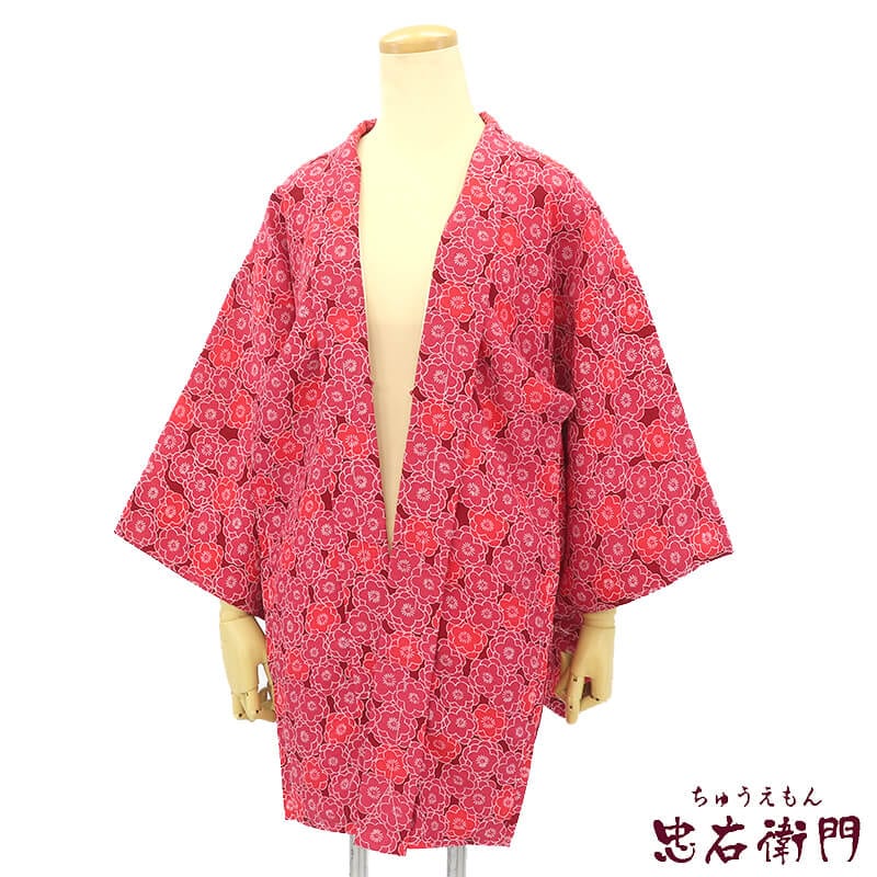 【中古】 羽織 レディース 化繊 桃赤 梅 身丈79cm 裄丈64cm カジュアル S〜Mサイズ相当 リサイクル着物 リユース着物 中古着物 即日発送