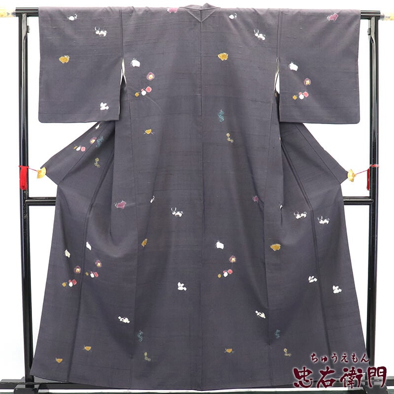 【中古】 紬 袷 レディース 正絹 グレー 干支柄 身丈163cm 裄丈67cm お正月 街歩き M〜Lサイズ相当 リサイクル着物 リユース着物 中古着物 送料無料 即日発送