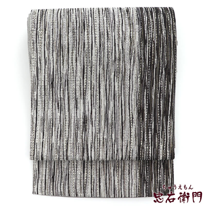 【中古】 袋帯 洒落用 おしゃれ袋帯 正絹 大島紬絣袋帯 六通柄 白 黒 長さ444cm 幅31cm リサイクル 和装 お出掛け 着物 仕立て上がり リサイクル帯 送料無料 即日発送