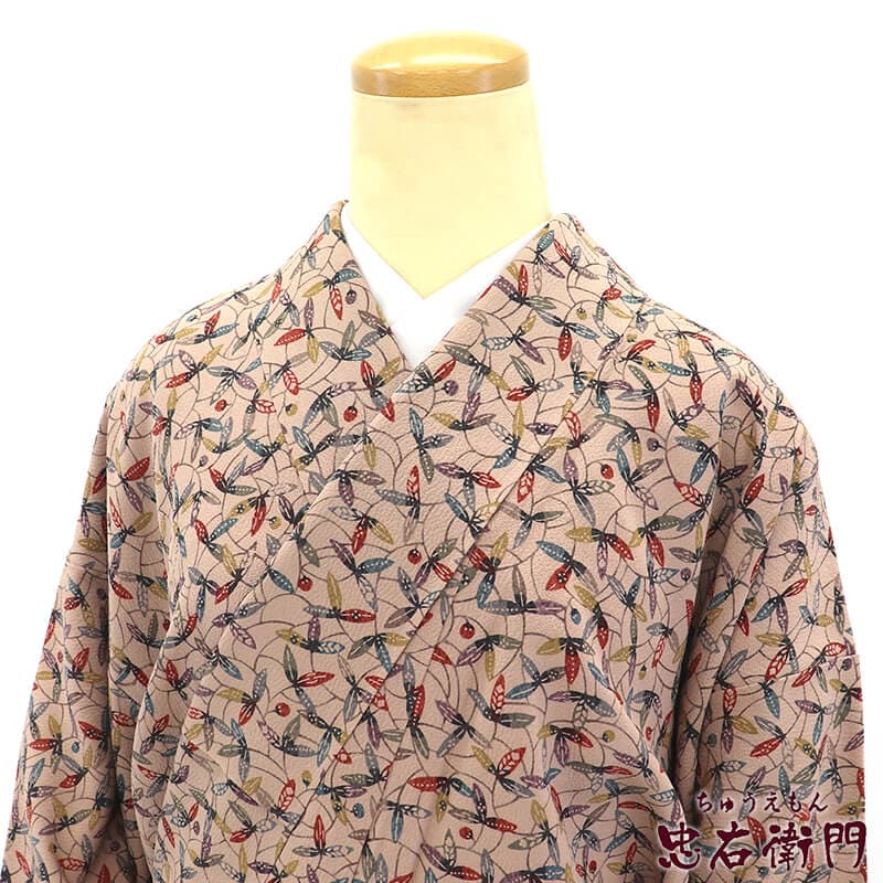 【中古】 小紋 袷 レディース 正絹 薄茶色 型染 かわいい 身丈156.5cm 裄丈64cm カジュアル Mサイズ相当 リサイクル着物 リユース着物 中古着物 即日発送