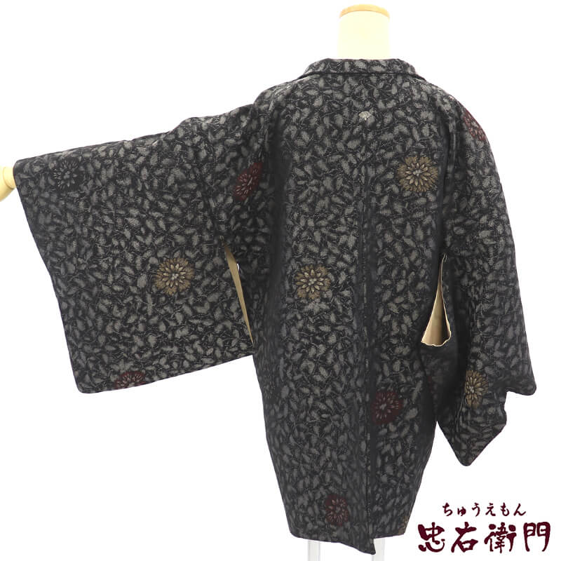 【中古】 羽織 黒羽織 漆 一つ紋 レディース 正絹 黒 花柄 身丈82cm 裄丈66.5cm フォーマル Mサイズ相当リサイクル着物 リユース着物 中古着物 即日発送