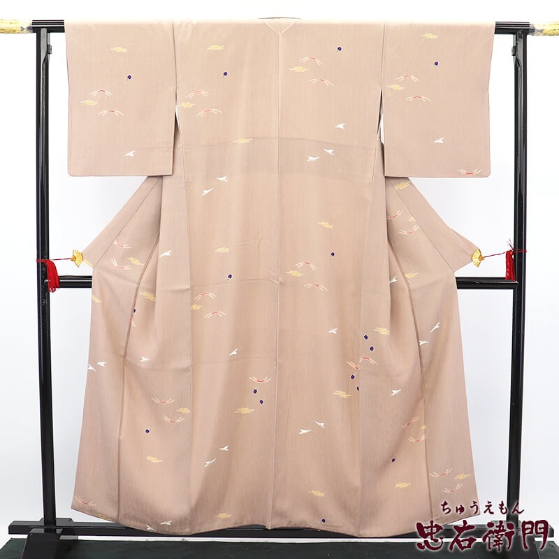 【中古】 小紋 小紋着物 袷 レディース 正絹 薄茶 飛び柄 茄子 鳥 身丈160cm 裄丈65cm カジュアル お正月 お稽古 Mサイズ相当 リサイクル着物 リユース着物 中古着物 即日発送