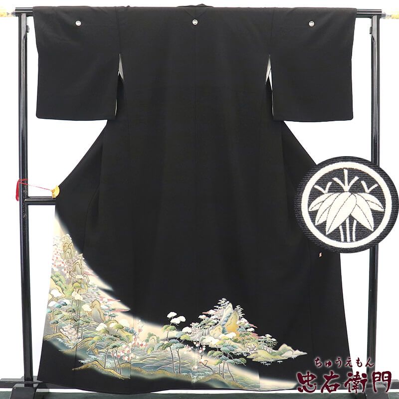 【中古】 黒留袖 留袖 袷 レディース 正絹 黒 風景柄 落款 丸に根笹 身丈163cm 裄丈66cm 結婚式 式典 M〜Lサイズ相当 リサイクル着物 リユース着物 中古着物 送料無料 即日発送