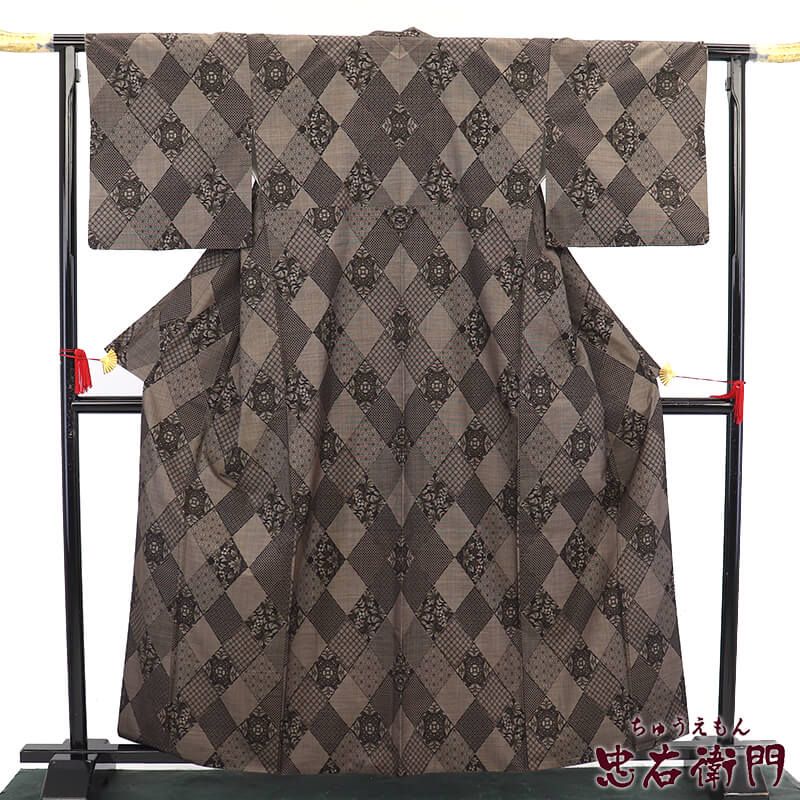 【中古】 大島紬 紬着物 袷 レディース 正絹 茶 黒 菱 華文 多柄 身丈165cm 裄丈67cm Lサイズ相当 リサイクル着物 リユース着物 中古着物 送料無料 即日発送