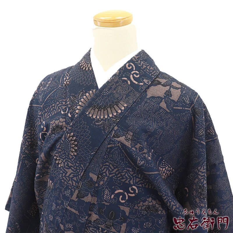 【5%OFF|春キモノ応援セール】紬 紬着物 染め紬 袷 レディース 正絹 紺 椿 亀甲 花唐草文 身丈159cm 裄丈63cm カジュアル 街歩き Mサイズ相当 リサイクル着物 リユース着物 中古着物 即日発送 【中古】