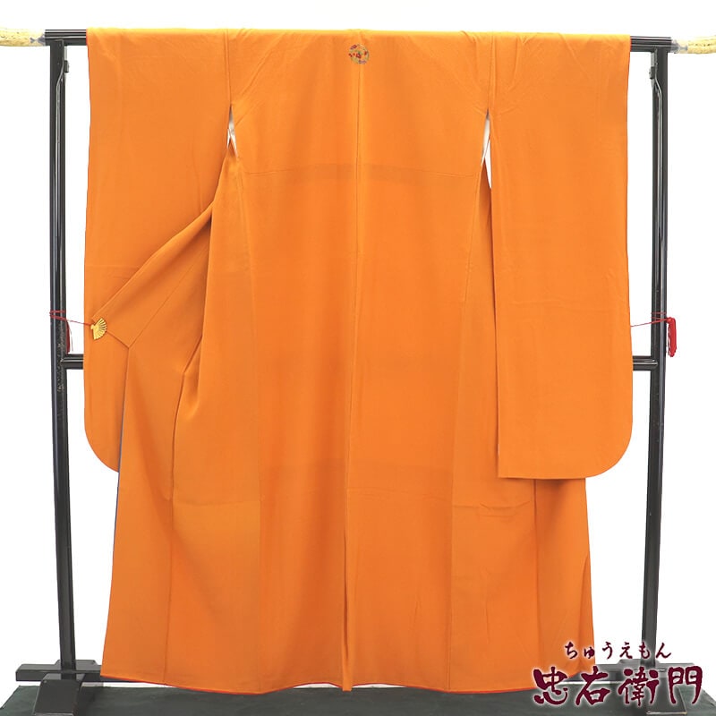 振袖 長襦袢 2点 セット 化繊 無地 三つ紋 飾り紋 オレンジ 無地 身丈163.5cm 裄丈66cm 舞台 衣装 個性的 M〜Lサイズ相当 リサイクル着物 リユース着物 中古着物 送料無料 即日発送 【中古】