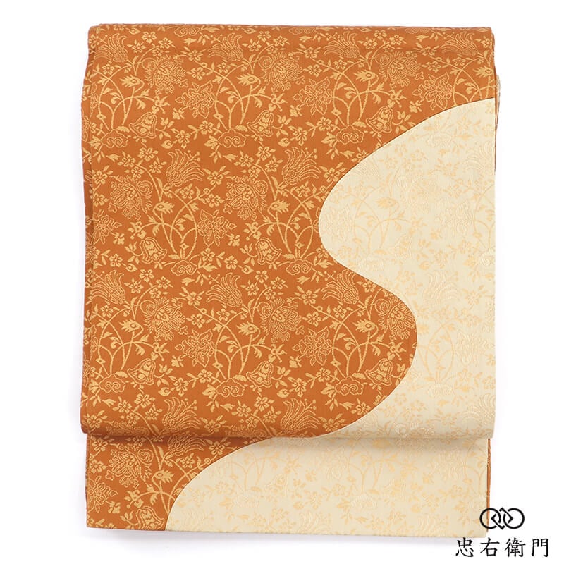 袋帯 ふくろ帯 正絹 お太鼓柄 ベージュ 茶色朱 切りバメ 草木柄 唐草風 長さ442cm 幅30.5cm リサイクル 和装 観劇 パーティ 食事会 着物 仕立て上がりリサイクル帯 即日発送 【中古】