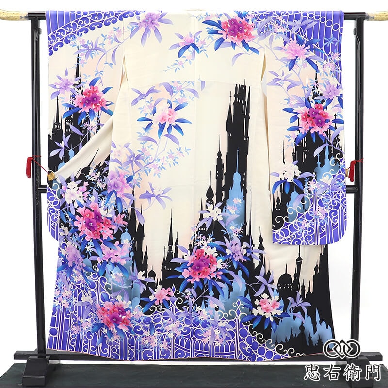 振袖 成人式 単品 レディース 正絹 白 プリンセス お城 洋風 個性的 身丈161cm 裄丈67.5cm 結婚式 式典 フォーマル Mサイズ相当 リサイクル着物 リユース着物 中古着物 送料無料 即日発送 【中古】