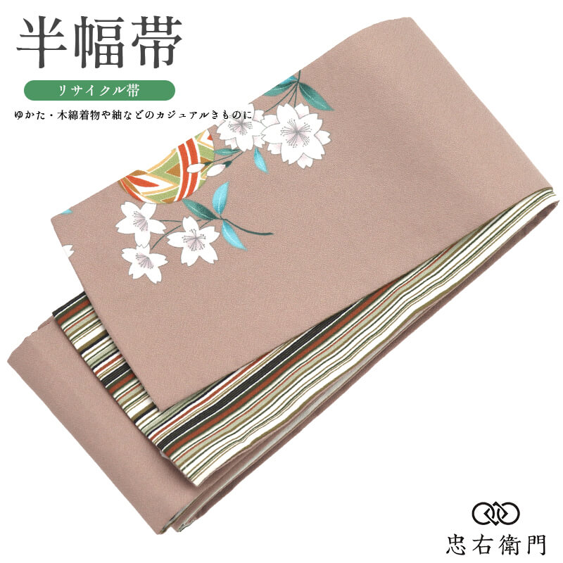 半幅帯 半巾帯 細帯 ポリエステル 洗える 全通柄 薄茶色 桜 藤 鞠 和柄 長さ424cm 幅16.5cm カジュアル お出かけ ランチ 夏祭り 花火 リサイクル帯 中古帯 仕立て上がり帯 レディース 女性用 着物 即日発送 【中古】