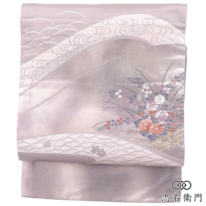 名古屋帯 なごや帯 正絹 お太鼓柄 九寸帯 灰紫 菊 萩 上品 長さ349cm 幅30.5cm 街歩き お稽古 普段着 お出かけ 美術鑑賞 リサイクル帯 中古帯 仕立て上がり帯 レディース 女性用 着物 即日発送 【中古】