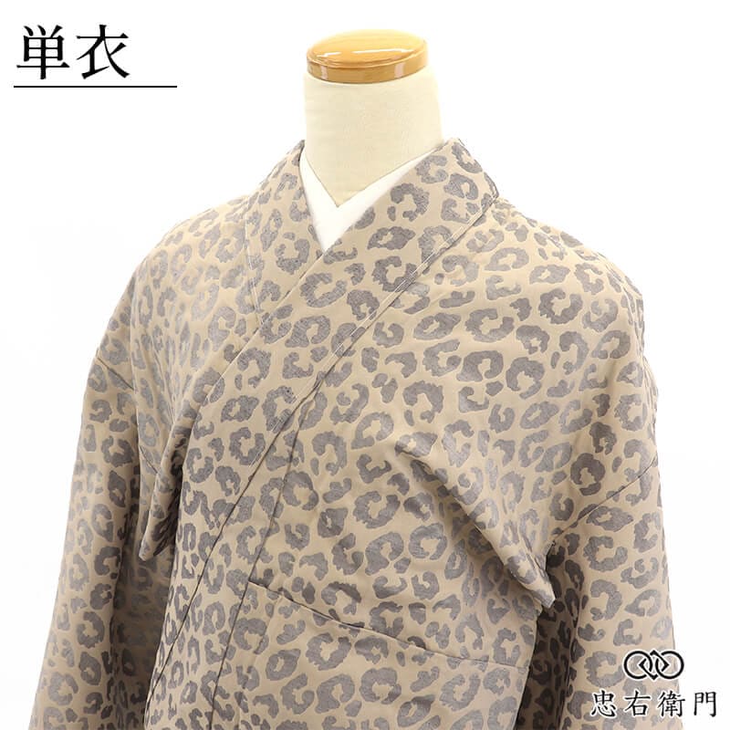 オズブティック 単衣着物 小紋 レディース 綿 ポリエステル 灰ベージュ レオパード柄 ヒョウ柄 個性的 身丈165cm 裄丈65.5cm 街歩き カジュアル ランチ イベント M〜Lサイズ相当 リサイクル着物 リユース着物 中古着物 送料無料 即日発送 【中古】