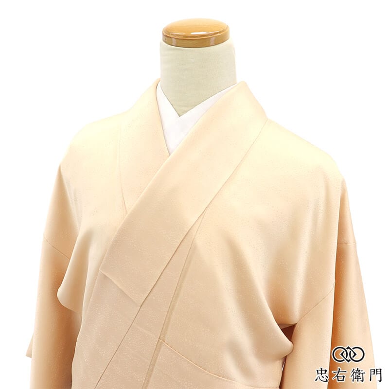 色無地 無地着物 袷 レディース 正絹 ベージュ 無地 丸に抱き茗荷 身丈160cm 裄丈64cm 入学式 卒業式 七五三 お宮参り 観劇 S〜Mサイズ相当 リサイクル着物 リユース着物 中古着物 即日発送 【中古】