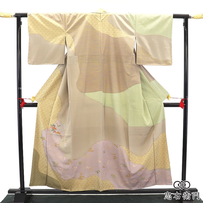 訪問着 フォーマル レディース 袷 正絹 グレージュ 伝統文様 藤 松 刺繍 身丈160cm 裄丈64cm 結婚式 式典 パーティ お茶会 Mサイズ相当 リサイクル着物 リユース着物 中古着物 送料無料 即日発送 【中古】