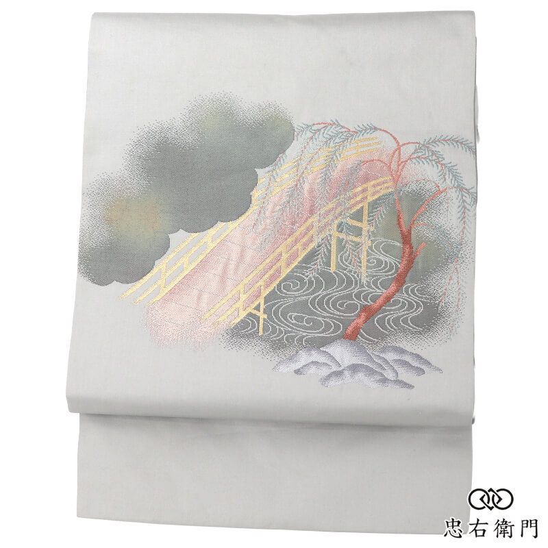 名古屋帯 正絹 九寸帯 お太鼓柄 グレー 風景柄 橋 枝垂れ 上品 長さ366cm 幅30.5cm ランチ お出かけ お稽古 リサイクル帯 中古帯 仕立て上がり帯 レディース 女性用 着物 即日発送 【中古】
