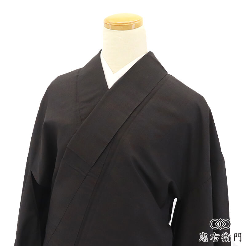 紬 無地紬 着物 レディース 袷 正絹 黒 無地感覚 モダン 身丈160cm 裄丈66.5cm 街歩き お出かけ ランチ Mサイズ相当 リサイクル着物 リユース着物 中古着物 即日発送 【中古】