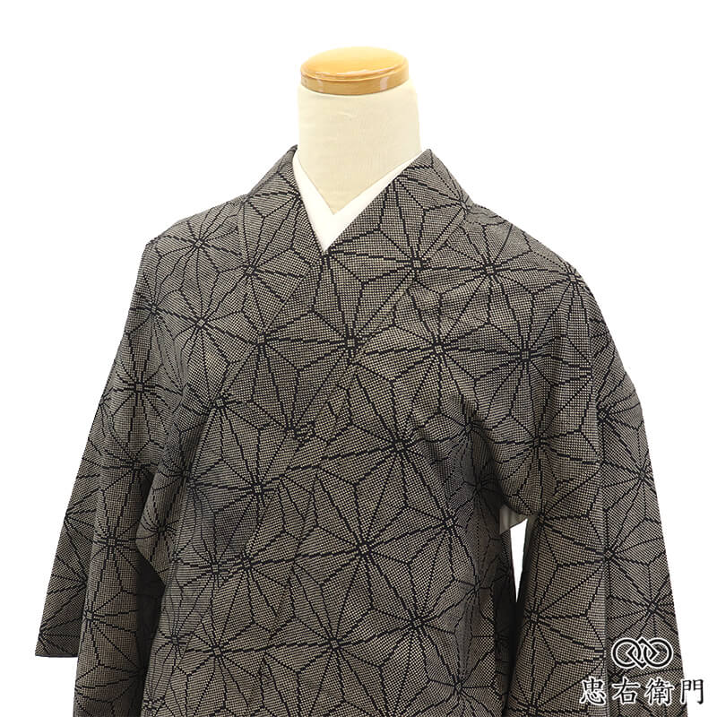紬 着物 レディース 袷 正絹 茶 麻の葉 伝統文様 身丈155cm 裄丈65.5cm 街歩き お出かけ ランチ Mサイズ相当 リサイクル着物 リユース着物 中古着物 即日発送 【中古】